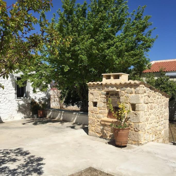 Aνεξάρτητη Παραδοσιακή Πέτρινη Κατοικία Korinth Exterior foto